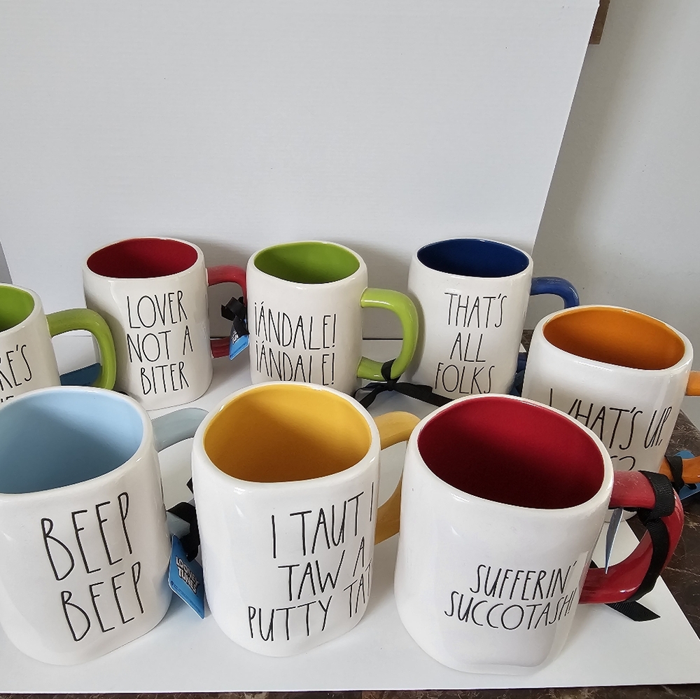 Rae dunn set of 8 looney tunes mugs